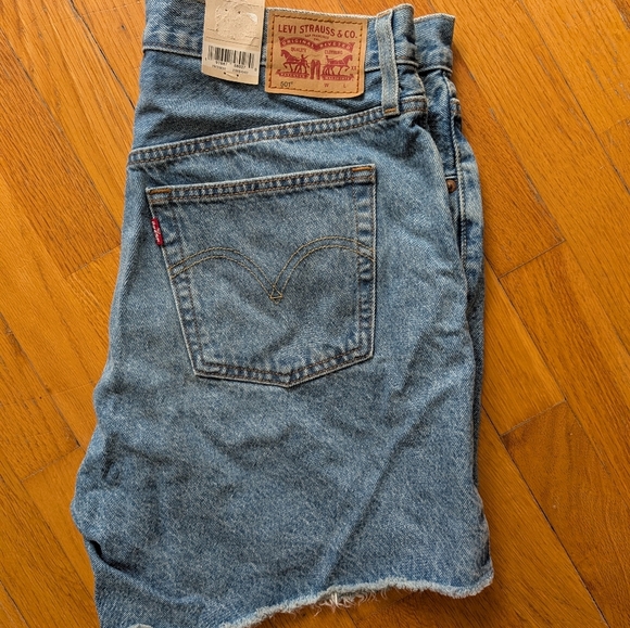 182.Levi's Classic Straight Men's Jeans in Denim Blue - Picture 2 of 3